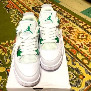 Air Jordan green/white retro 4 size 10 Men (new)